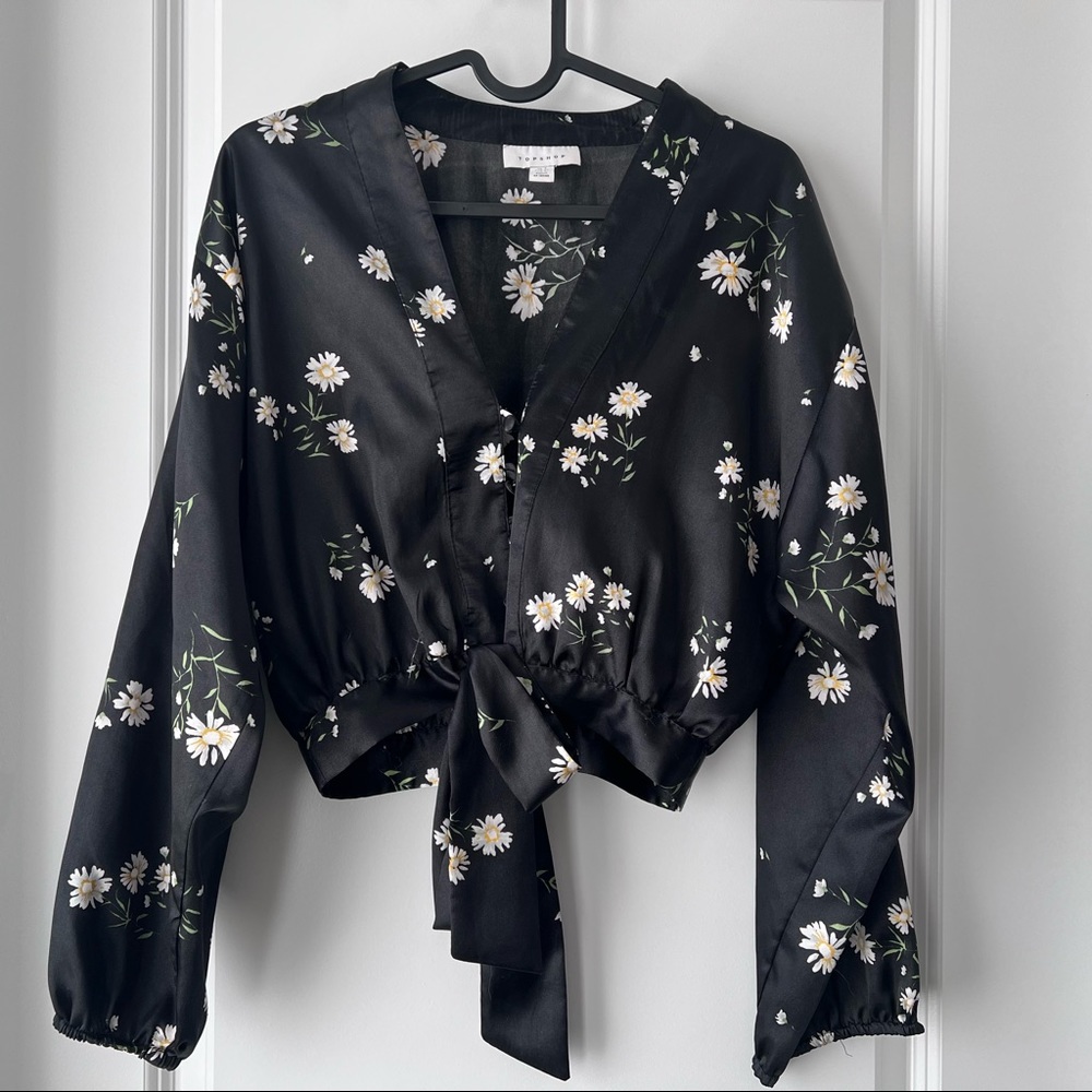Topshop cute top with tie front sz 2